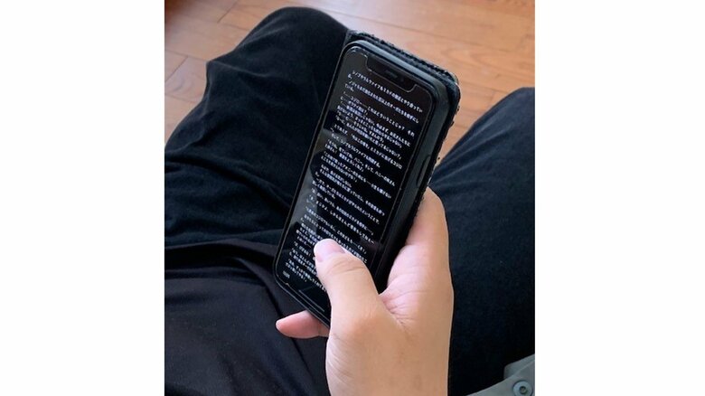 片手だけの操作は負担となりやすい（提供：田中医師）