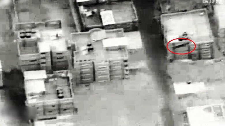 ハマス幹部を爆殺したイスラエル軍の爆撃　円内は投下された爆弾（10月16日・イスラエル国防軍）