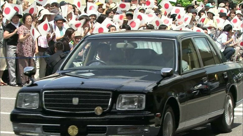 平成24(2012)年7月　栄村役場に到着された両陛下を乗せた車