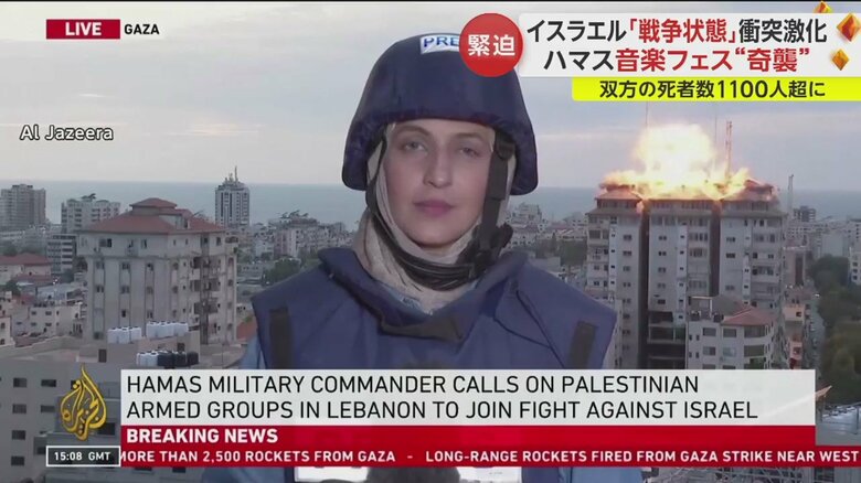 生中継中に女性記者の背後でガザ地区の「パレスチナ・タワー」が爆撃を受ける