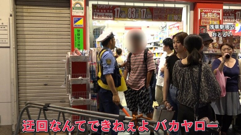 通行規制と言われて警察につっかかる男性