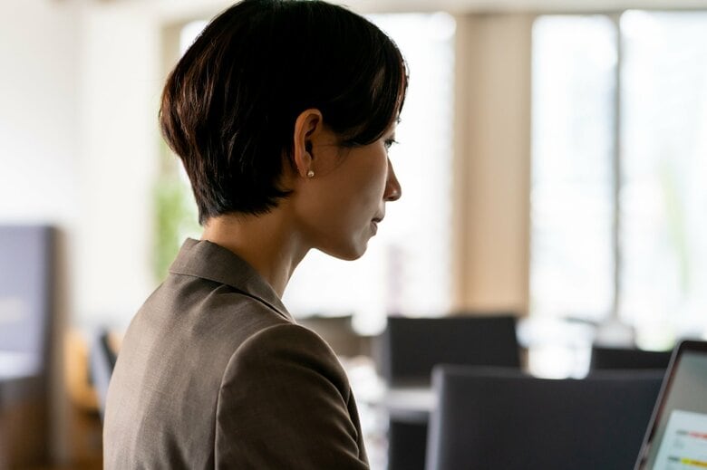 メンタル不調の原因が環境にある場合も（画像：イメージ）