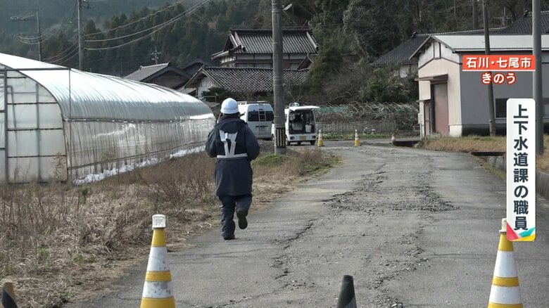 確認のため走る職員