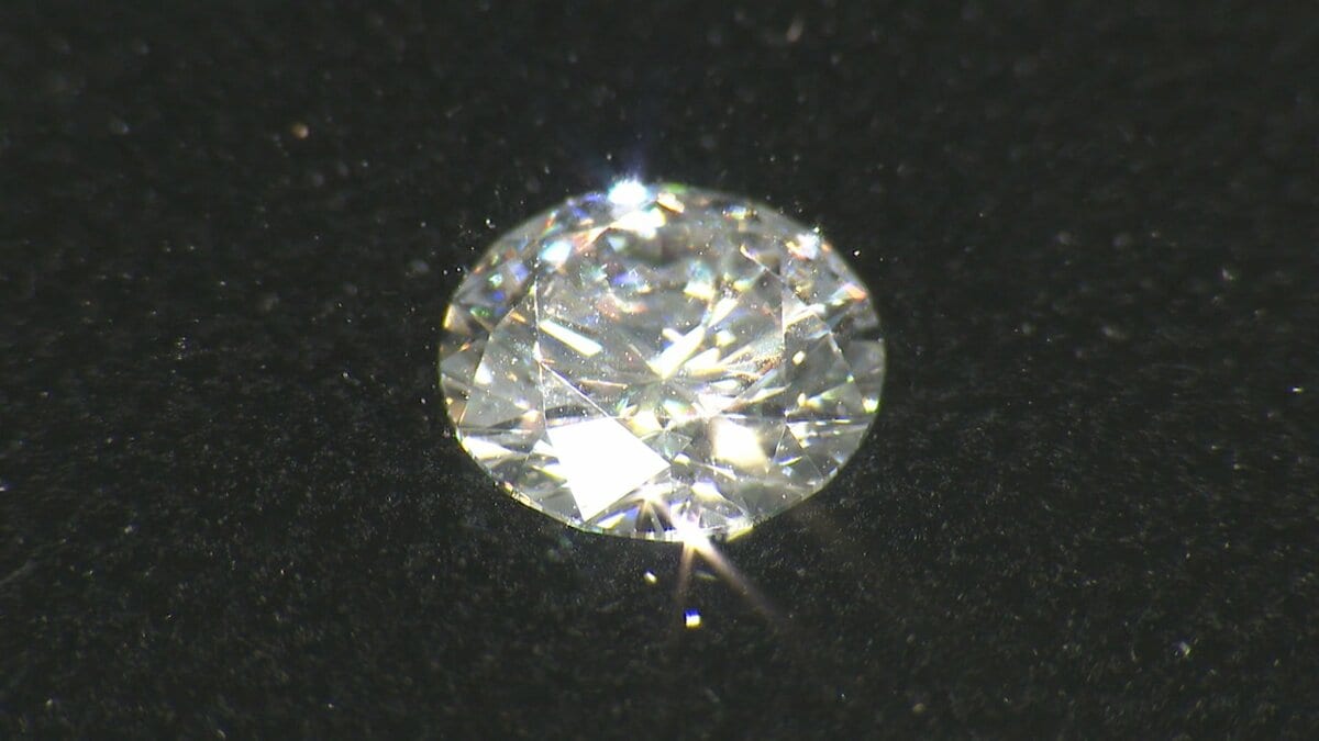 金価格高騰の一方お手頃ジュエリーとして「人工ダイヤ」が人気…天然より純度高く輝きも遜色なし価格も15分の1程度｜FNNプライムオンライン