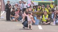 「てっかりんご飛ばし大会」に約100人参加　木の枝の先に廃棄する摘果リンゴを刺して遠くへ飛ばす　2019年の台風災害で被災したリンゴの産地で開催　長野県長野市