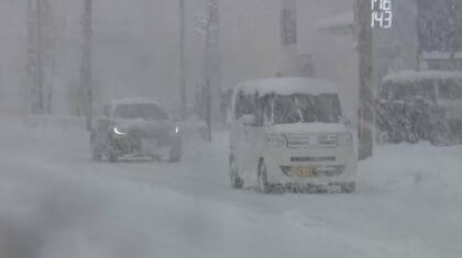 【災害級の大雪】立ち往生5km超、スリップ事故多発　“道なき道”を行く新聞配達員も…被災地では建物倒壊に不安の声