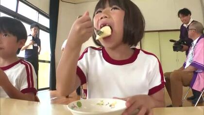 今が旬！勝央町特産のモモ「白鳳」を地元の園児にプレゼント　たっぷり果汁に「めっちゃおいしい」【岡山】