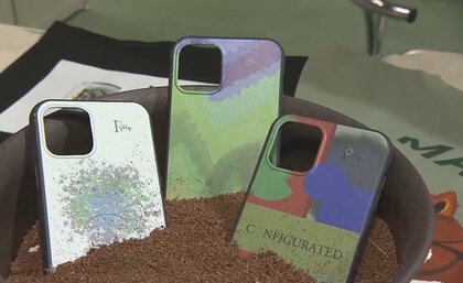 土や米でできたiPhoneケースなどサステイナブル製品2万点を展示　消費者の活用が進まない背景と企業の課題は