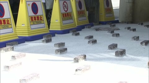 大阪駅前に出現した“謎のブロック群”　「放置自転車など多発したため立ち入りできないように」市が説明も「危険」の声