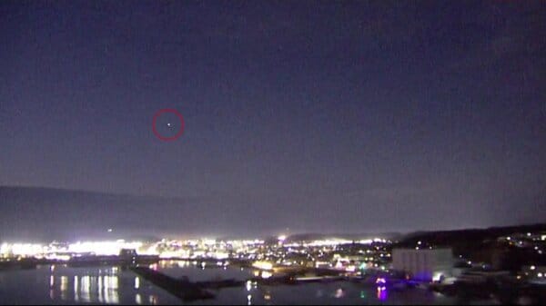 異音を放つ謎の「光」…1年前に“未確認飛行物体”現れた福島上空に