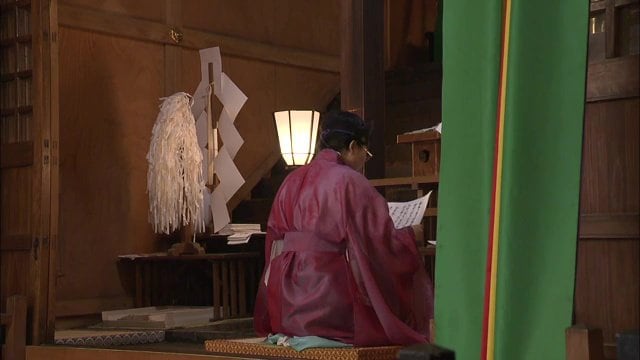 安積国造神社で初の女性神主 比奈さん