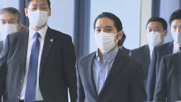 およそ3年2月ぶりに帰国した小室圭さん(9月27日 成田空港)