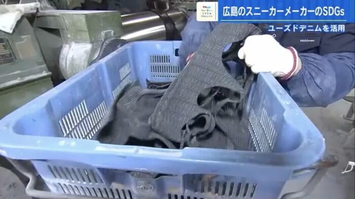 型抜きしたゴムはローラー機へ投入して再利用
