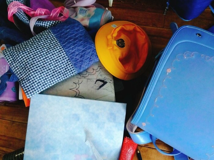 小学校時代のモノは捨てない方がいい場合も