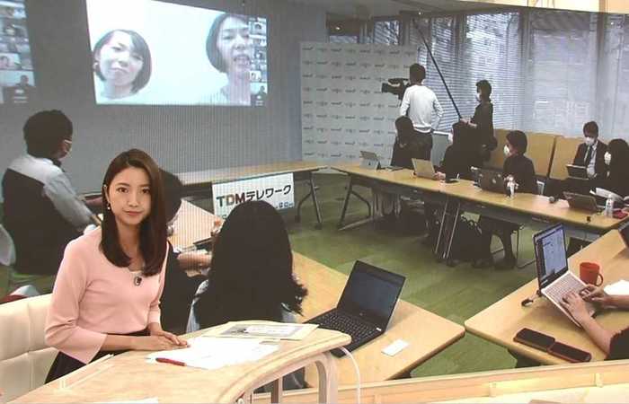 クローゼットで仕事する親も…子供と一緒にテレワークは無理なのか?