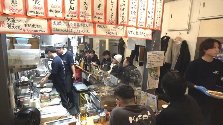 午前0時半に大混雑…地方都市の『深夜食堂』店主がドラマに憧れてオープン 働く人のニーズ捉え満席状態が毎晩当たり前に｜FNNプライムオンライン