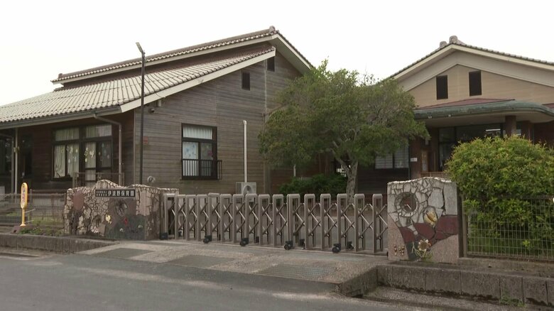 1人で歩いていた1歳男児が車にはねられ頭を強く打ち死亡…保育園の駐車場で　介護士の38歳女を逮捕「車発進させる際にはねた」　島根・出雲市｜FNNプライムオンライン