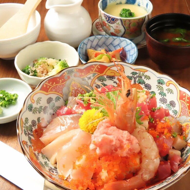 市場直送の地魚を堪能…名古屋市東区泉の大人の隠れ家・創作和食店で味わう旬魚ランチと贅沢夜メニュー｜FNNプライムオンライン