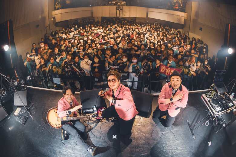 北海道発の音楽ユニット「ハンバーガーボーイズ」市町村ソングを作り続けて10年「自分のマチに誇りをもって愛してもらえる歌を」初めての2日間ワンマンライブ 『初老』を開催｜FNNプライムオンライン