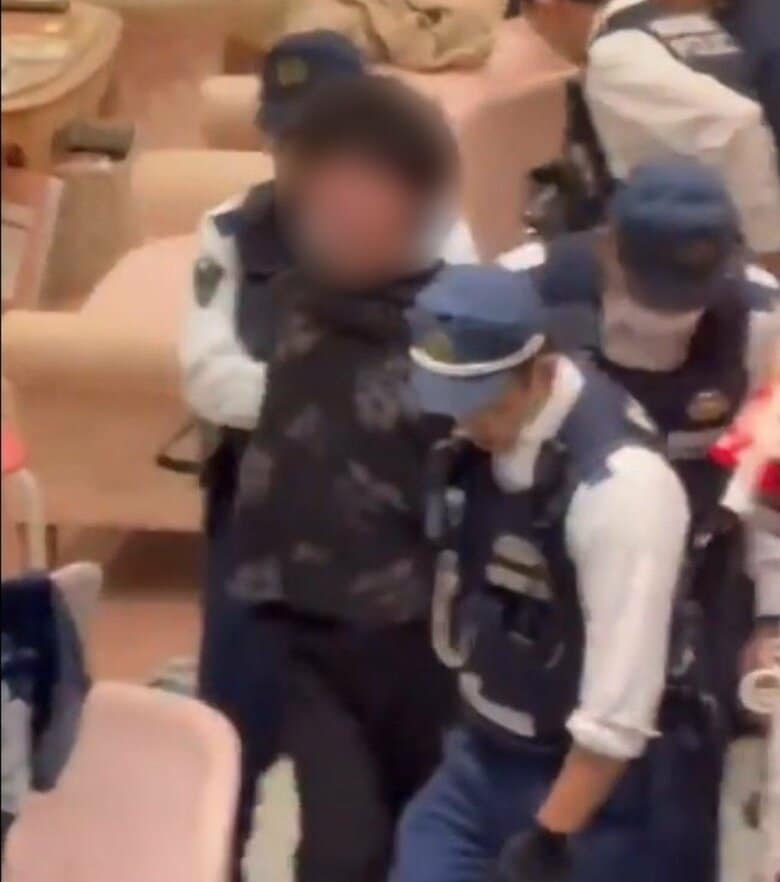 【続報】イオンモールの“刃物男”　ナイフを3本所持か　元交際相手「職場に来るかもしれない」相談受けた警察が警戒　福岡・福津市｜FNNプライムオンライン