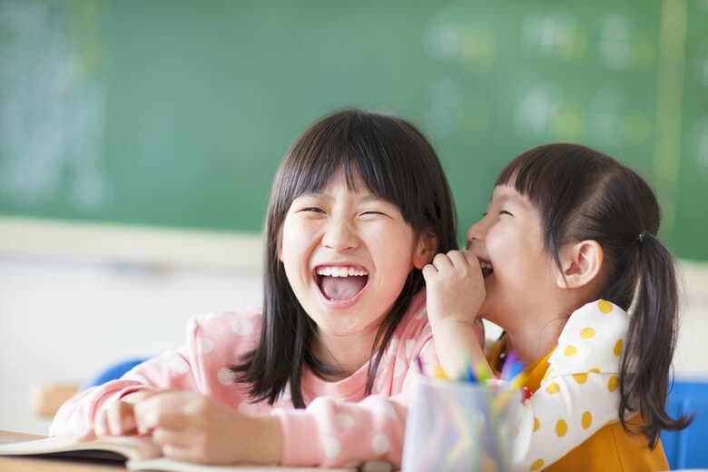 「JS研究所」イマドキ女子小学生1000人に聞いたクラスや友達の中で交わされる、最新『JS流行語』ランキング第1位は相槌言葉の「それな」