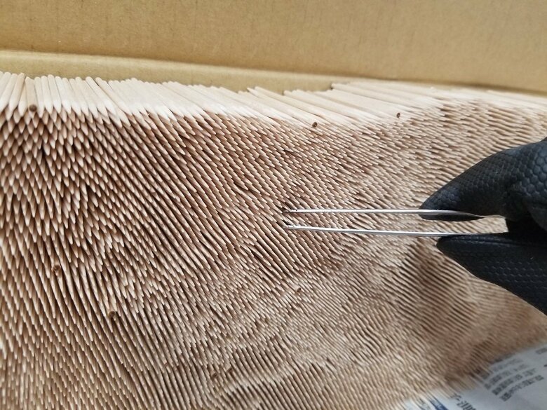 国産つまようじの検品の様子