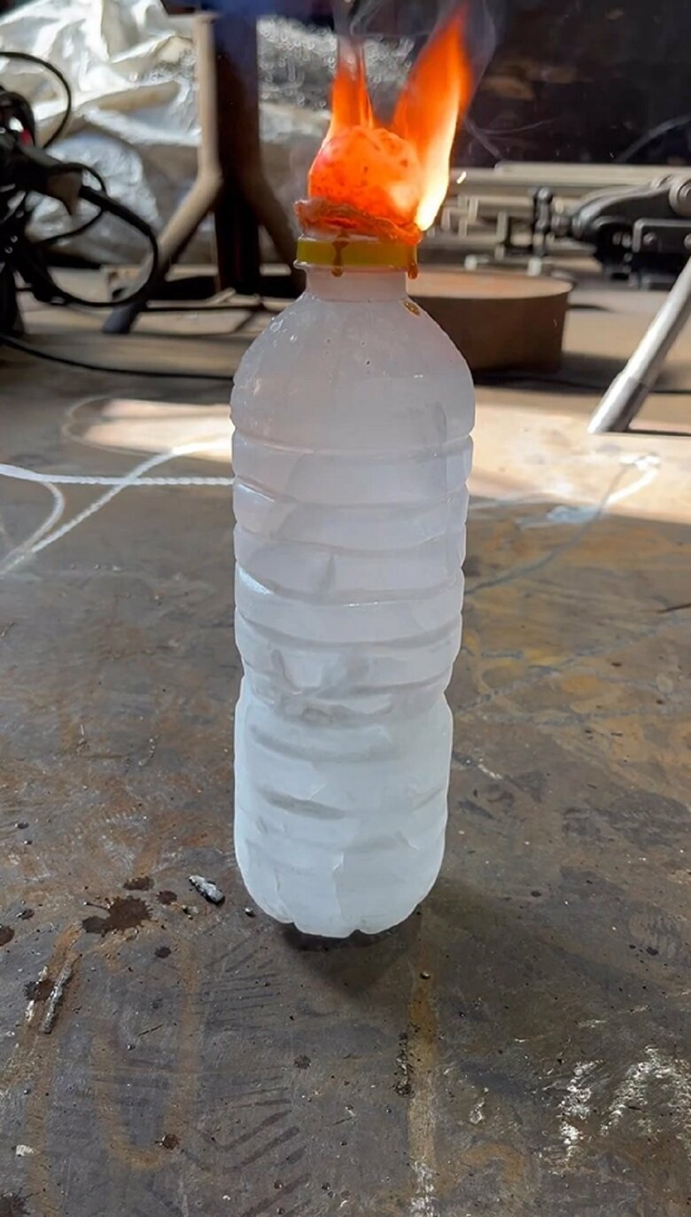 置いた瞬間から飲み口から火が立ち上る