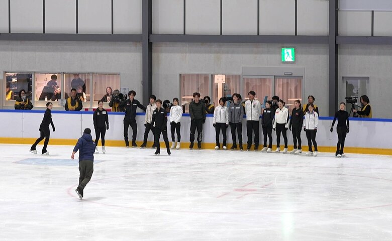 シニア合宿で指導を受ける選手たち