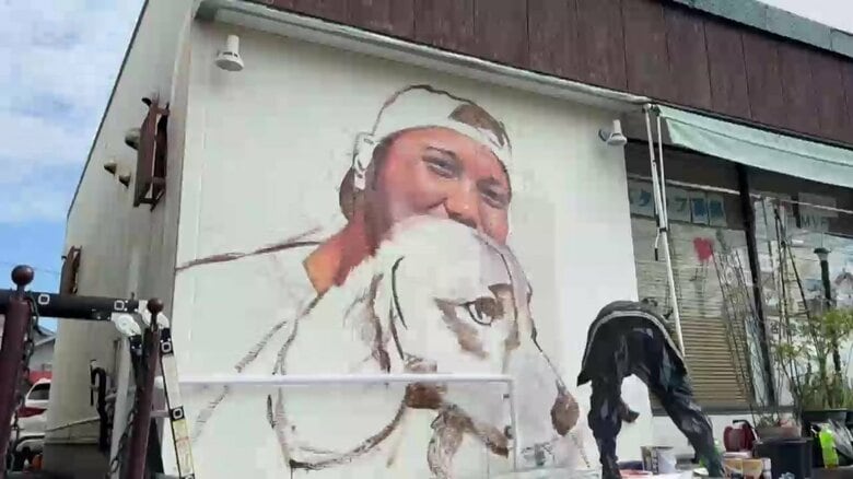 高さ2.6ｍ・幅3.3ｍという大きな外壁に描く