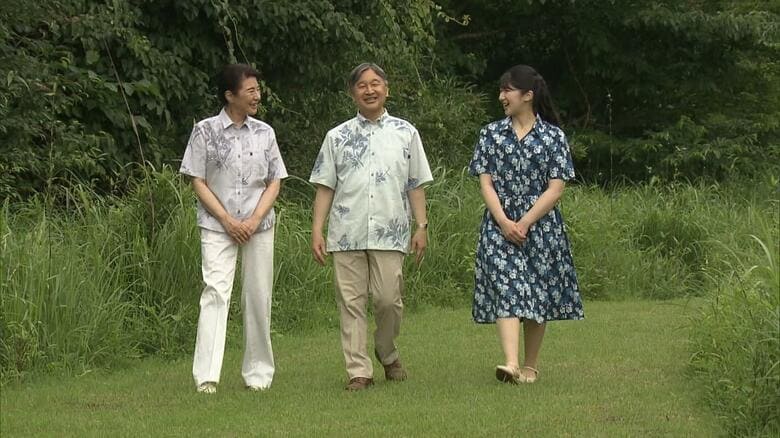 那須御用邸内を散策される天皇ご一家