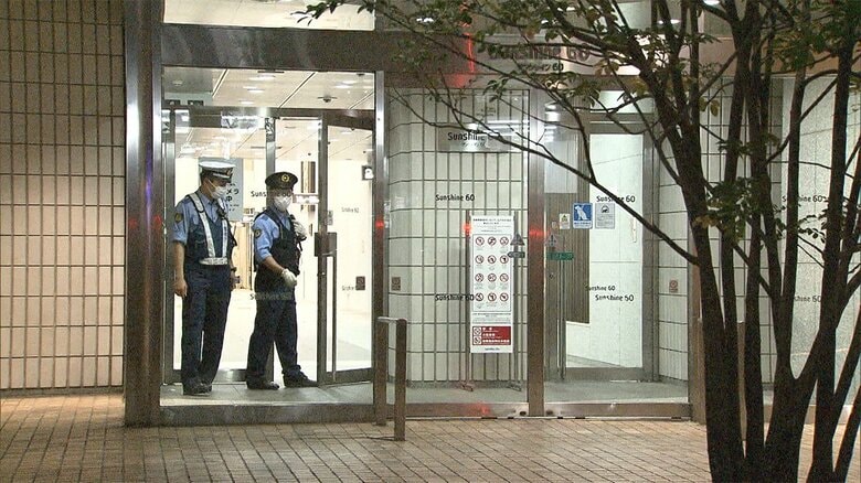 店内では、テーブルがひっくり返り、グラスも割れていたという