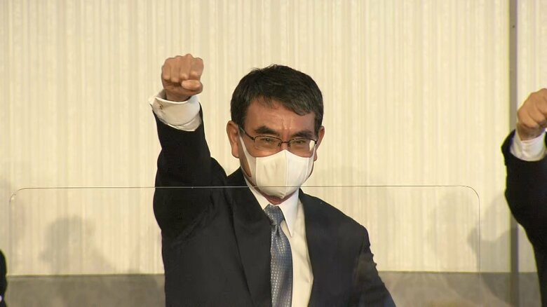 陣営の壮行会で支持を訴える河野氏