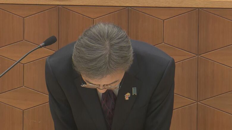 議場で謝罪する杉本知事