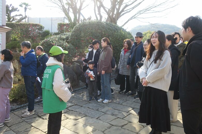 多くの観光客でにぎわう場所となった