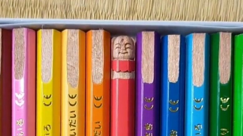 裏側にはにこやかなお地蔵様が！