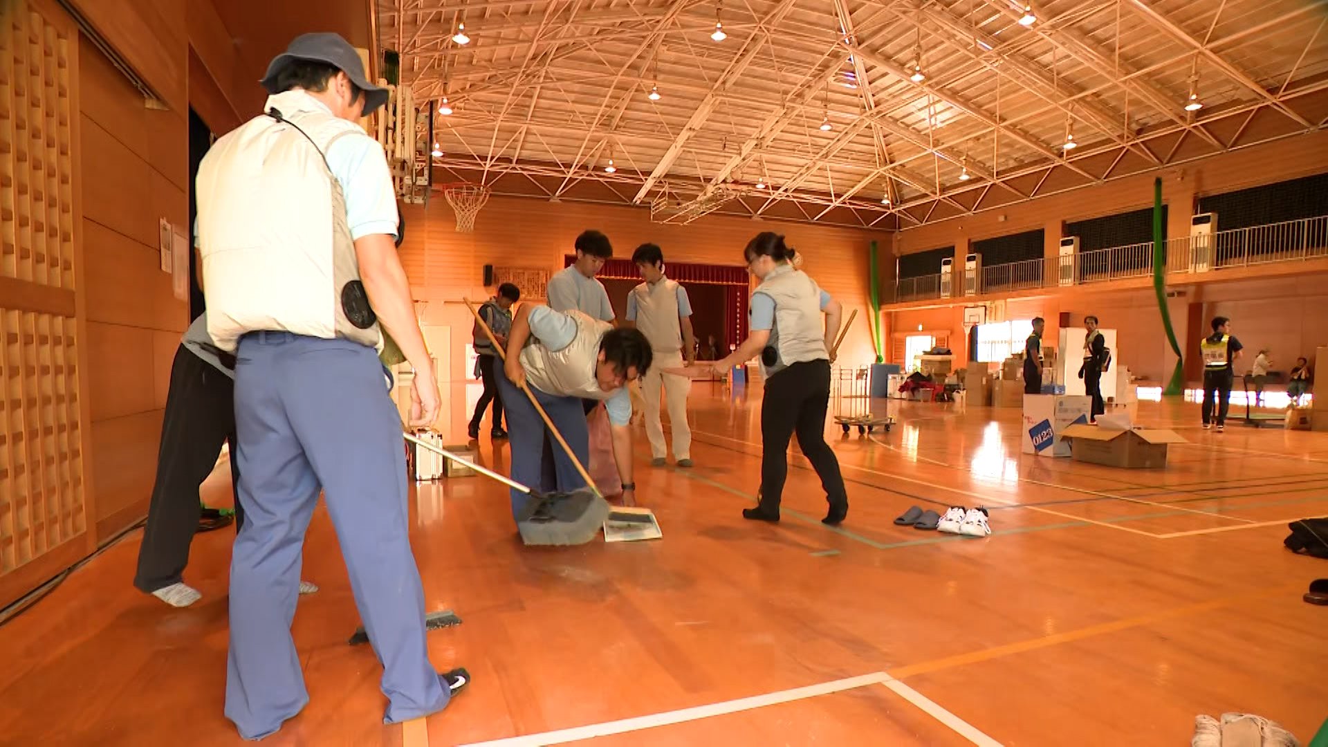 震度7の氷川町で避難所の小学校が再開へ 職員ら約100人で片付け 災害ゴミの処理も課題 令和8年熊本地震