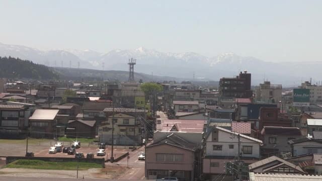 ２８日の新潟県内は広く晴れ行楽日和に　最高気温は湯沢町で２８℃など夏日の予想