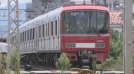 ブレーキ間に合わず…駅近くの線路上で年齢不詳の女性が特急列車にはねられ死亡 一部区間で約2時間運転見合わせに