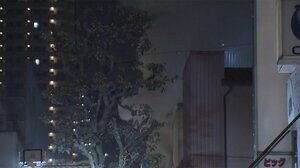 埼玉・川口市 繁華街で火災 2人死傷 飲食店兼住宅が燃える