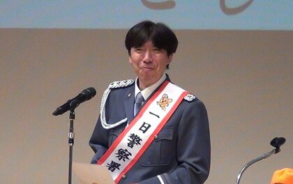 ねづっちさんが一日警察署長　「事故・自己に気をつけよう」交通安全を呼びかけ　秋の全国交通安全運動を前に