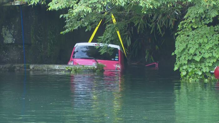 ダムに転落した車両