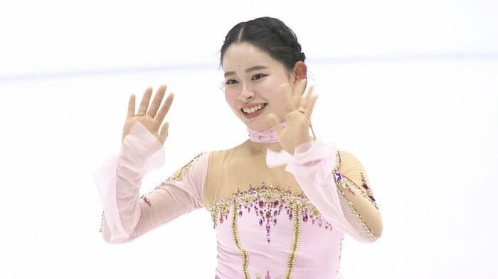 去年の衣装をピンクにリメイクした岩本(東北・北海道選手権)