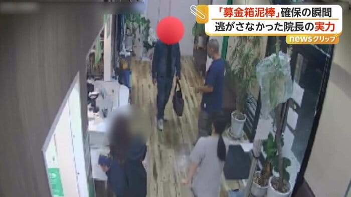 男のもとに駆け付けた院長と看護師（防犯カメラ映像）
