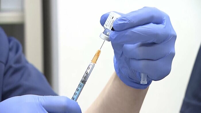 接種を受ける時期に供給されているワクチンを接種する
