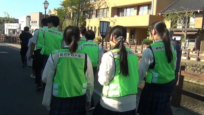 高校生らが「佐原の大祭」会場でパトロール　特殊詐欺被害防止を呼びかけ　千葉・香取市｜FNNプライムオンライン
