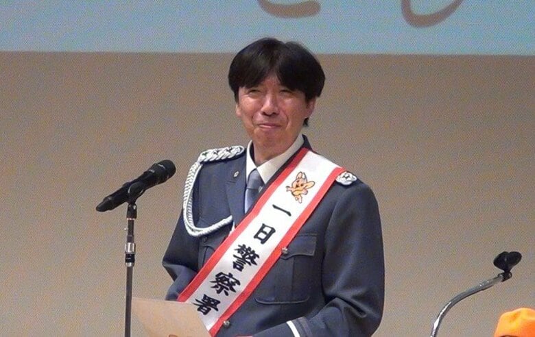 ねづっちさんが一日警察署長　「事故・自己に気をつけよう」交通安全を呼びかけ　秋の全国交通安全運動を前に｜FNNプライムオンライン
