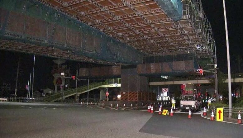 高さ14mから車道に転落…高速道路の高架下で足場解体中の作業員が死亡 揺れてバランスを崩したか｜FNNプライムオンライン
