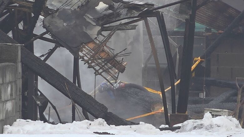 「火柱が上がっている」福井の豪雪地帯で木造住宅が全焼　焼け跡から2人の遺体　70代夫と90代妻…いまだ連絡取れず｜FNNプライムオンライン