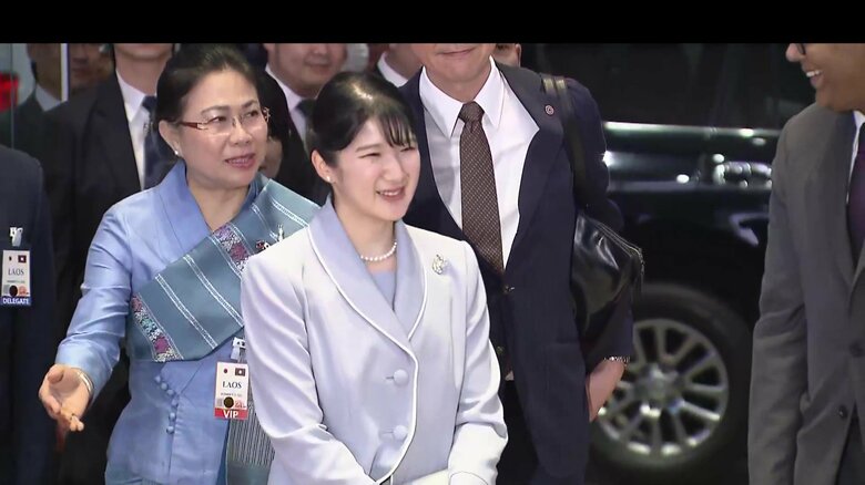 愛子さま両手を合わせ現地流あいさつ披露されラオス語で「ありがとう」　初めての公式訪問先ラオス・ビエンチャンで伝統舞踊や花束の出迎え｜FNNプライムオンライン