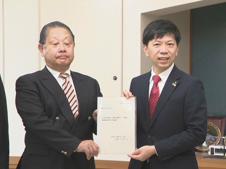 新アリーナ問題で議会側と対立…豊橋市長「住民投票等で早く白黒はっきりつけるべき」計画中止の考えに変わりなし｜FNNプライムオンライン